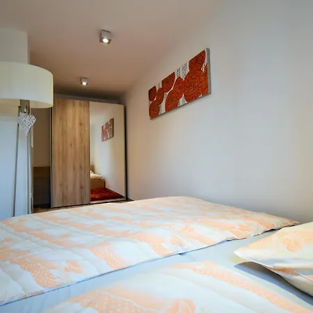 Dalibor Ii With Private Entrance And Private Garage Apartamento