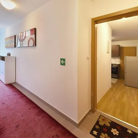 דירה Dalibor Ii With Private Entrance And Private Garage